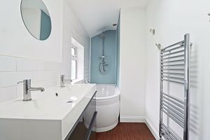 Family Bathroom- click for photo gallery